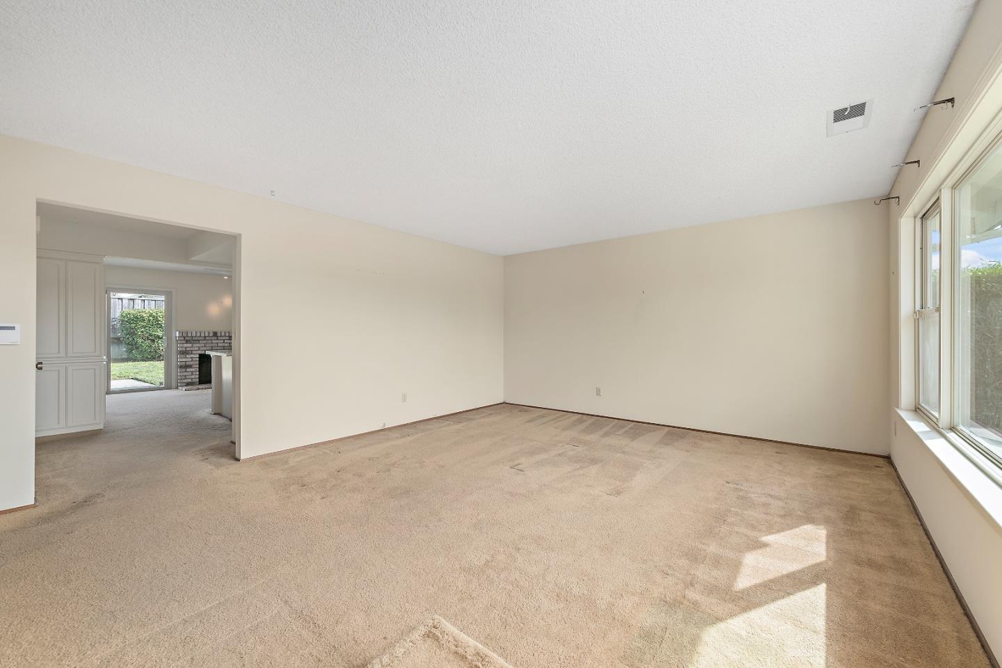 Detail Gallery Image 4 of 32 For 1519 Hawser Ln, Half Moon Bay,  CA 94019 - 4 Beds | 2 Baths