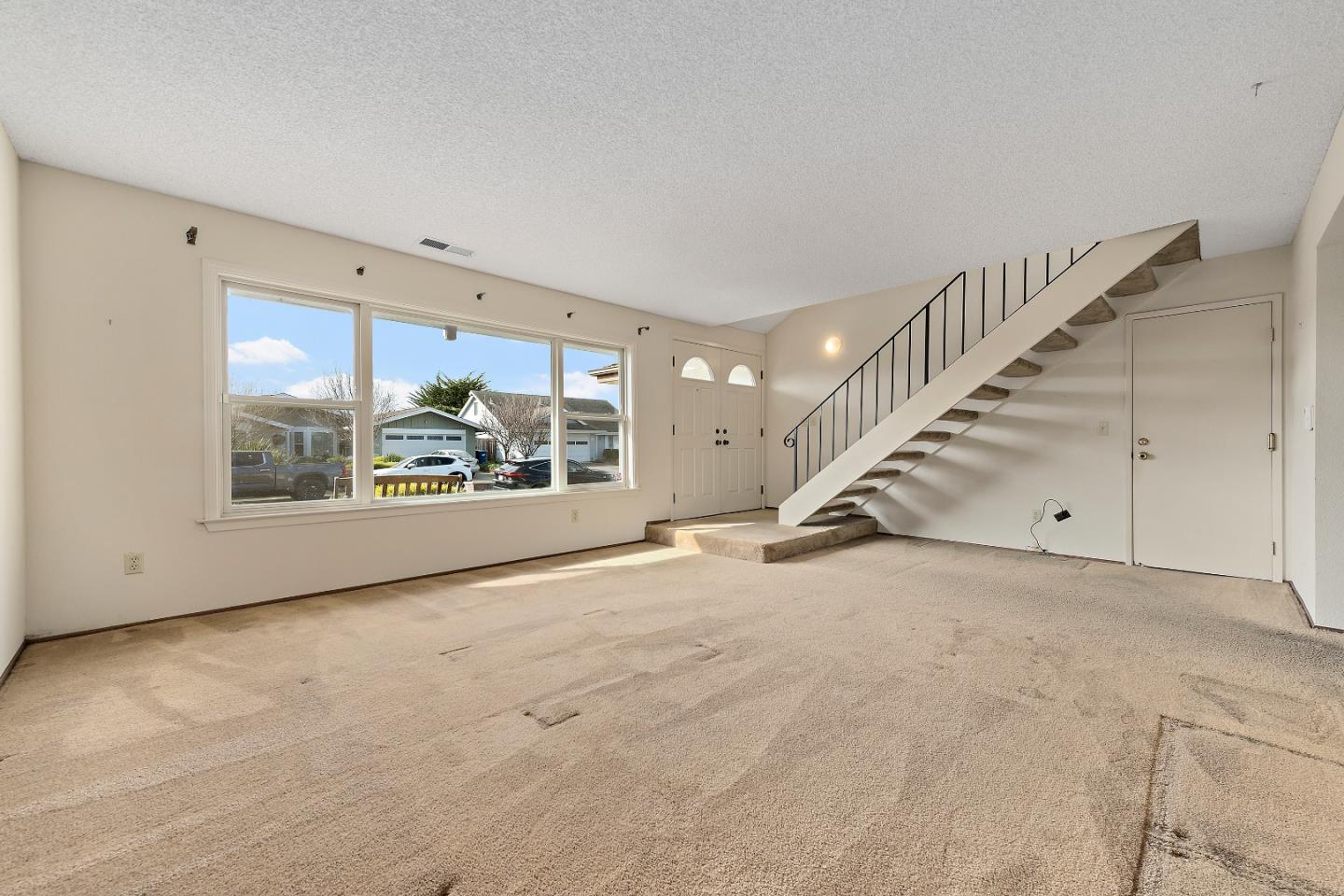 Detail Gallery Image 5 of 32 For 1519 Hawser Ln, Half Moon Bay,  CA 94019 - 4 Beds | 2 Baths