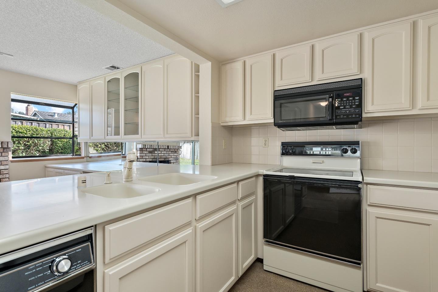 Detail Gallery Image 7 of 32 For 1519 Hawser Ln, Half Moon Bay,  CA 94019 - 4 Beds | 2 Baths