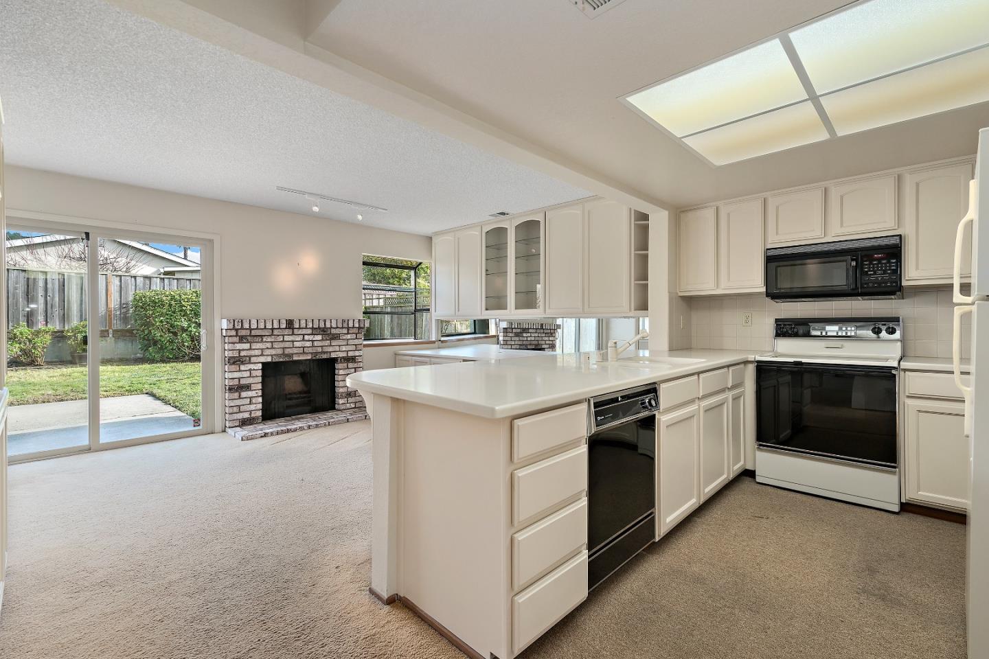 Detail Gallery Image 8 of 32 For 1519 Hawser Ln, Half Moon Bay,  CA 94019 - 4 Beds | 2 Baths