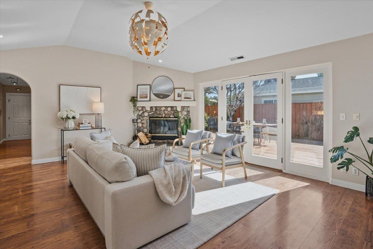 Detail Gallery Image 19 of 55 For 980 30th Ave, Santa Cruz,  CA 95062 - 4 Beds | 2 Baths