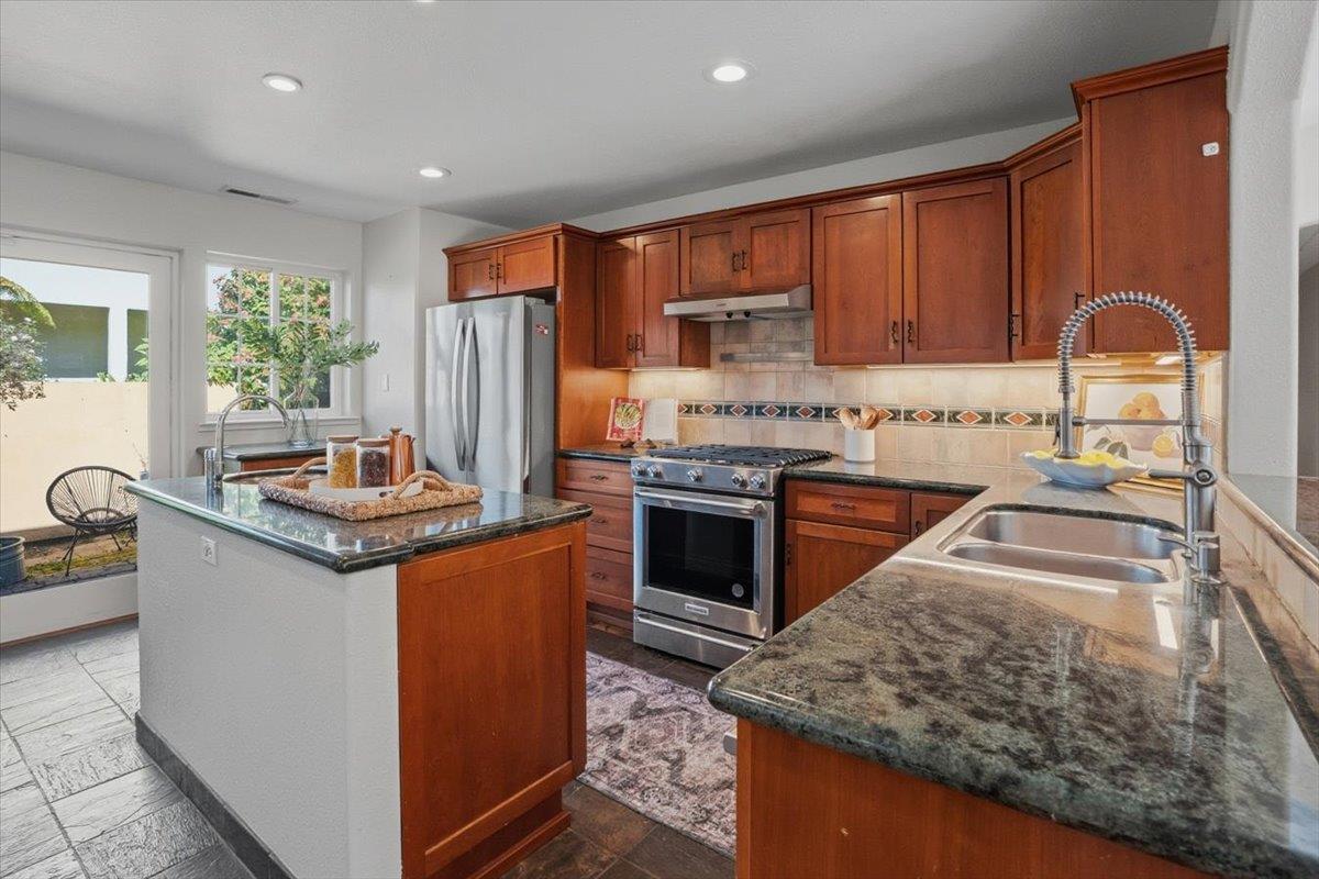 Detail Gallery Image 21 of 55 For 980 30th Ave, Santa Cruz,  CA 95062 - 4 Beds | 2 Baths