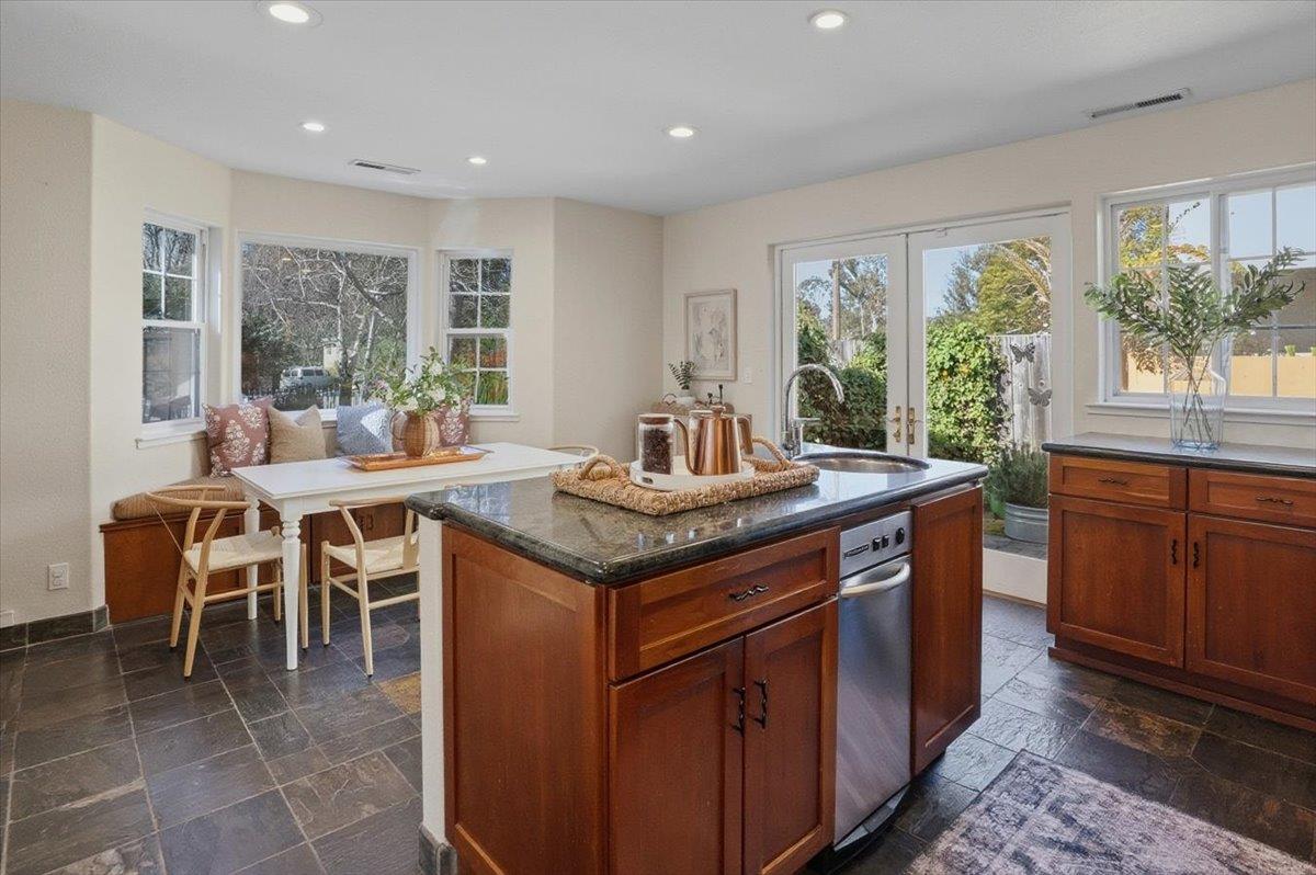 Detail Gallery Image 23 of 55 For 980 30th Ave, Santa Cruz,  CA 95062 - 4 Beds | 2 Baths