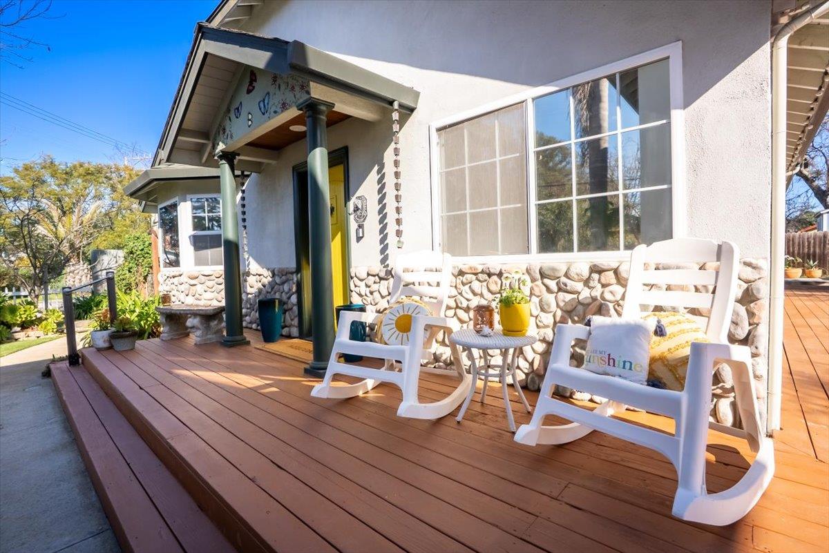 Detail Gallery Image 3 of 55 For 980 30th Ave, Santa Cruz,  CA 95062 - 4 Beds | 2 Baths