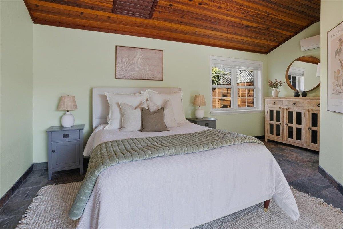 Detail Gallery Image 31 of 55 For 980 30th Ave, Santa Cruz,  CA 95062 - 4 Beds | 2 Baths