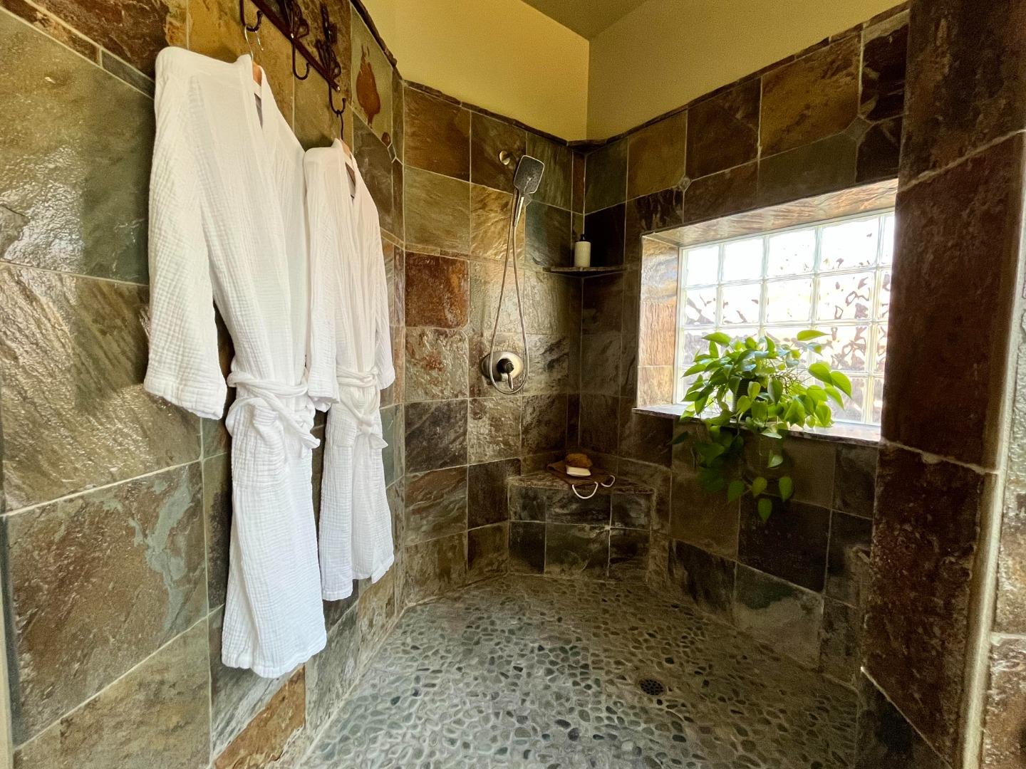 Detail Gallery Image 34 of 55 For 980 30th Ave, Santa Cruz,  CA 95062 - 4 Beds | 2 Baths