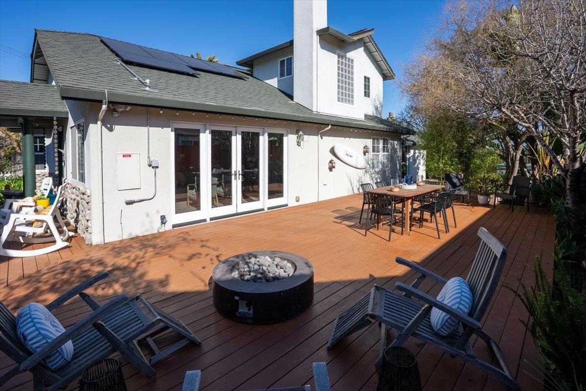 Detail Gallery Image 4 of 55 For 980 30th Ave, Santa Cruz,  CA 95062 - 4 Beds | 2 Baths