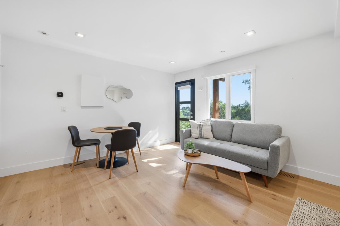 Detail Gallery Image 3 of 7 For 95 Lerida Ct #B,  Portola Valley,  CA 94028 - 1 Beds | 1 Baths