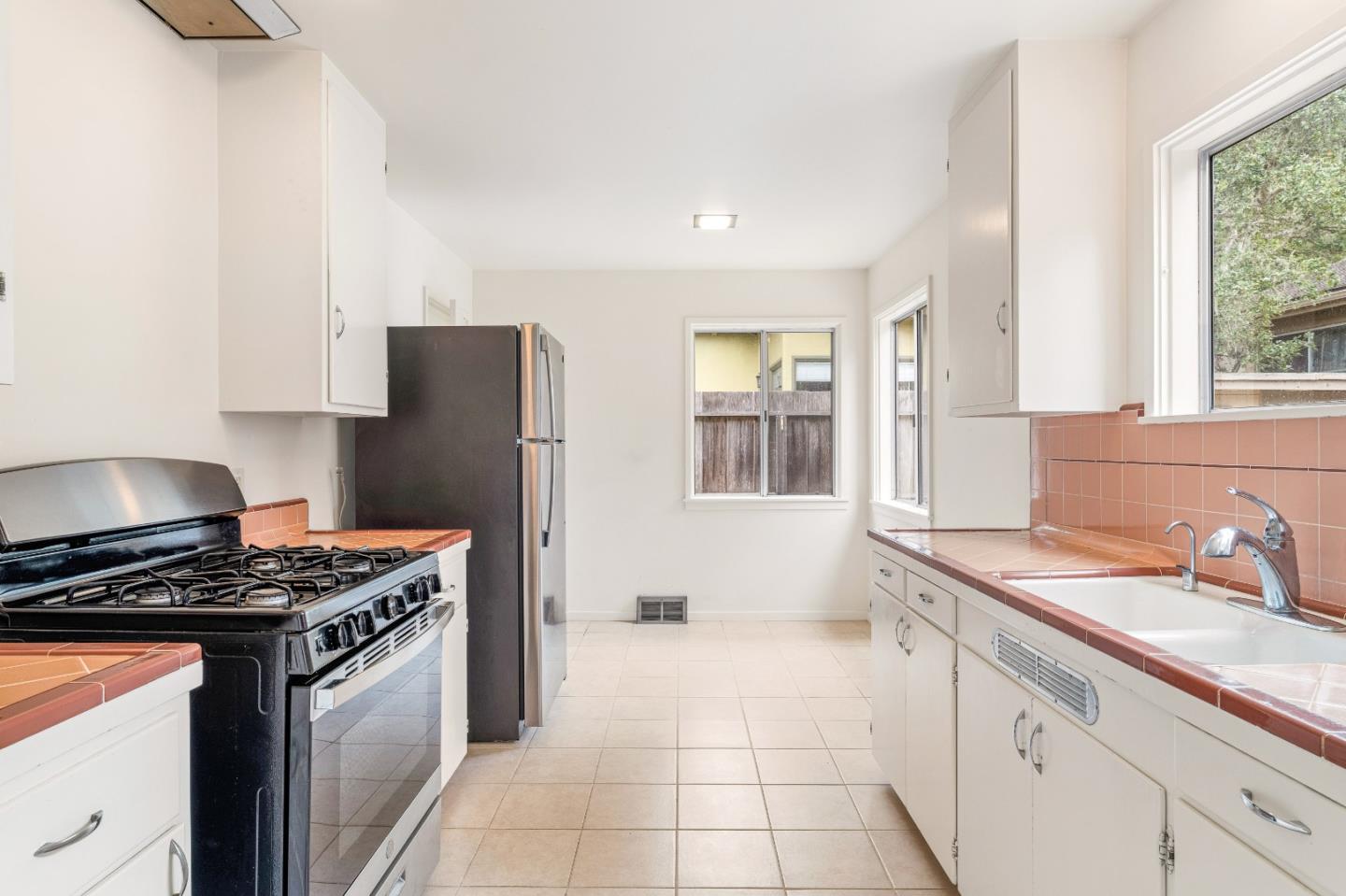 Detail Gallery Image 7 of 21 For 0 Se Corner of 2nd & Guadalupe, Carmel,  CA 93921 - 3 Beds | 2 Baths