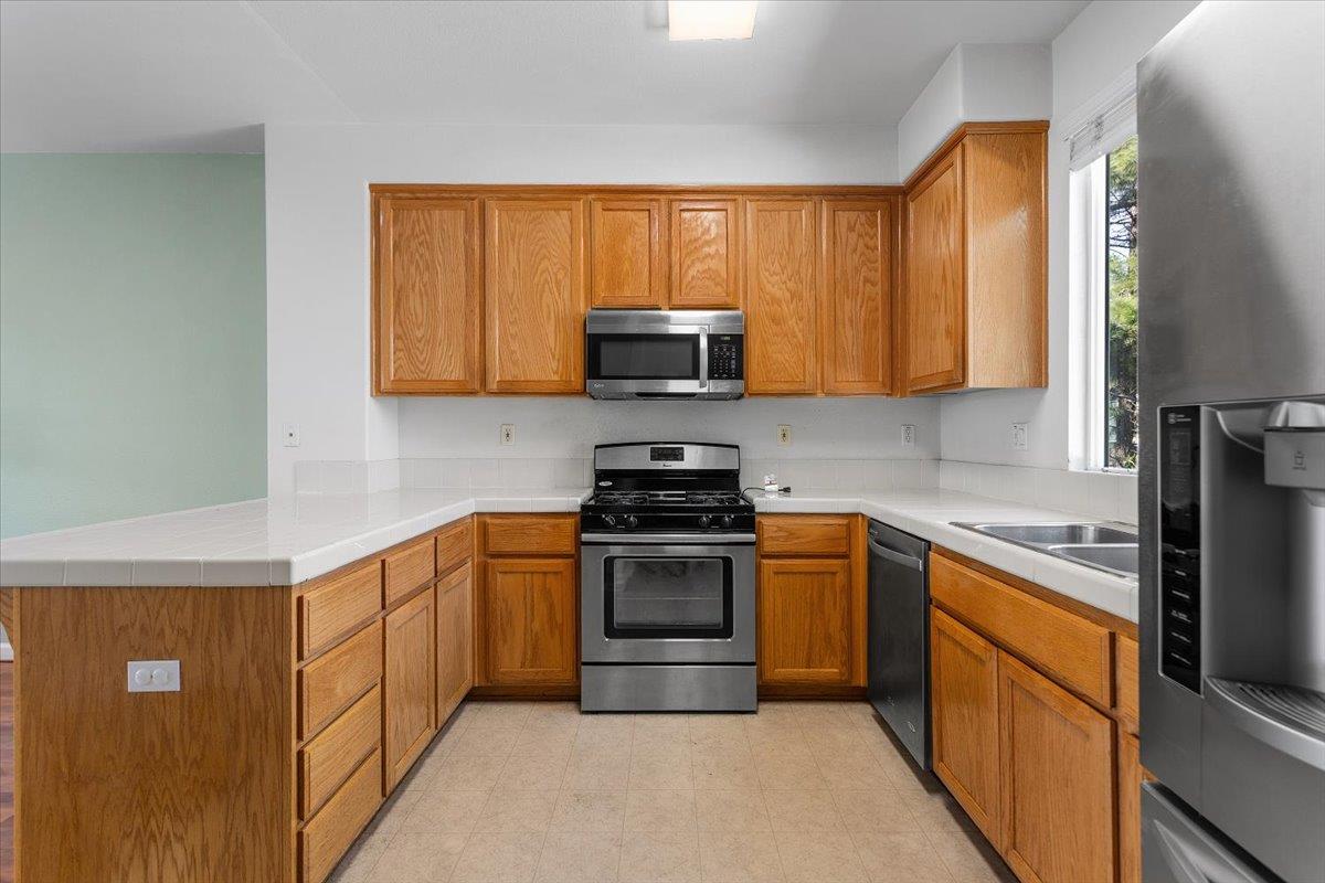 Detail Gallery Image 13 of 24 For 421 Metro Walk Way, Richmond,  CA 94801 - 3 Beds | 3/1 Baths