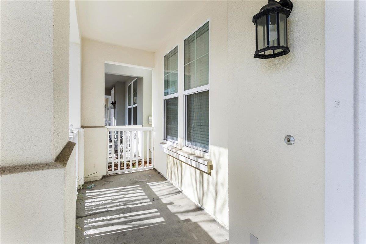 Detail Gallery Image 3 of 24 For 421 Metro Walk Way, Richmond,  CA 94801 - 3 Beds | 3/1 Baths