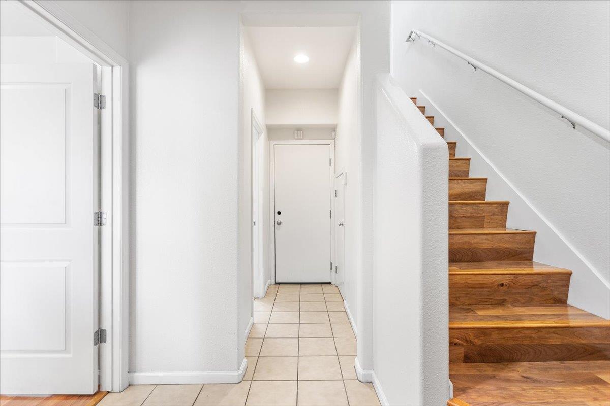 Detail Gallery Image 4 of 24 For 421 Metro Walk Way, Richmond,  CA 94801 - 3 Beds | 3/1 Baths