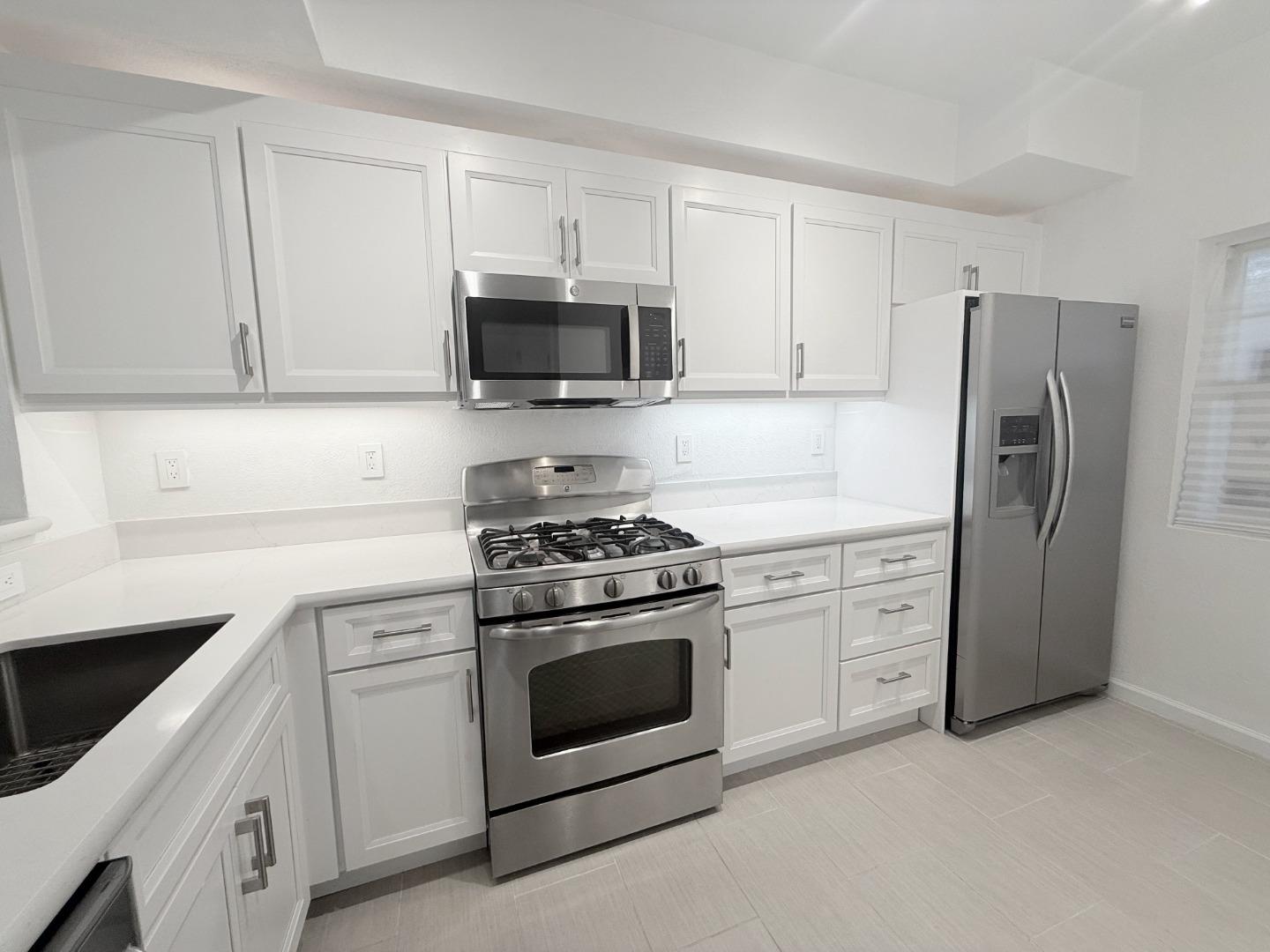 Detail Gallery Image 11 of 27 For 313 Crescent Ct, Brisbane,  CA 94005 - 2 Beds | 2 Baths