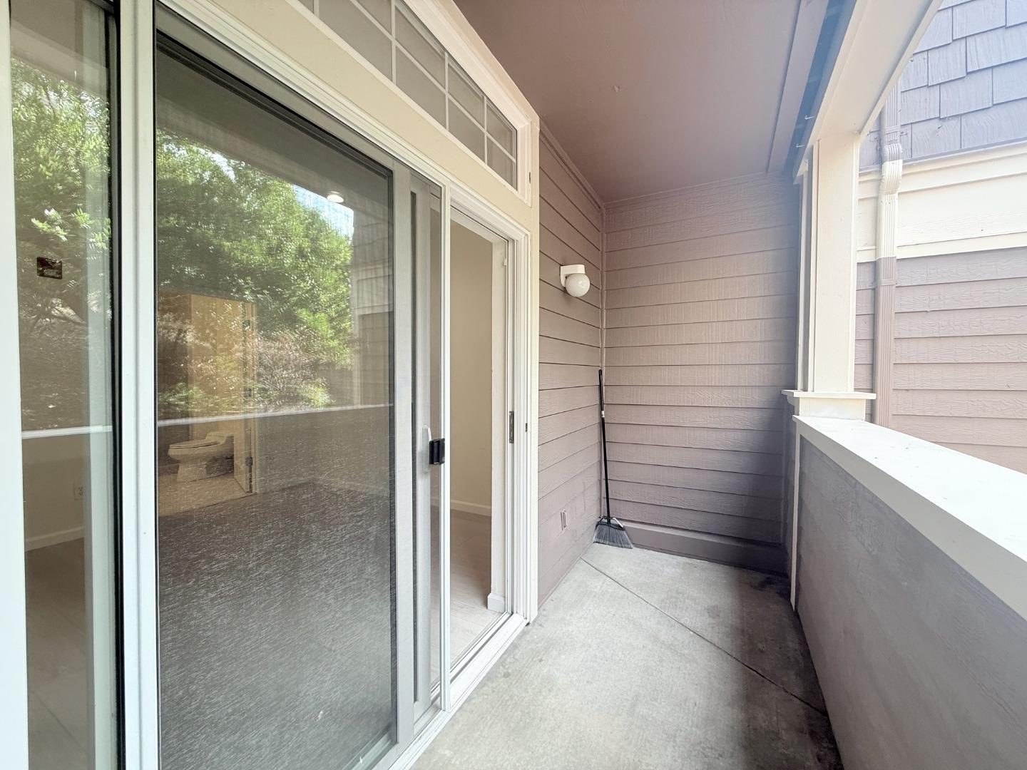 Detail Gallery Image 16 of 27 For 313 Crescent Ct, Brisbane,  CA 94005 - 2 Beds | 2 Baths