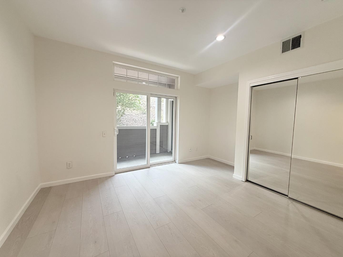 Detail Gallery Image 18 of 27 For 313 Crescent Ct, Brisbane,  CA 94005 - 2 Beds | 2 Baths