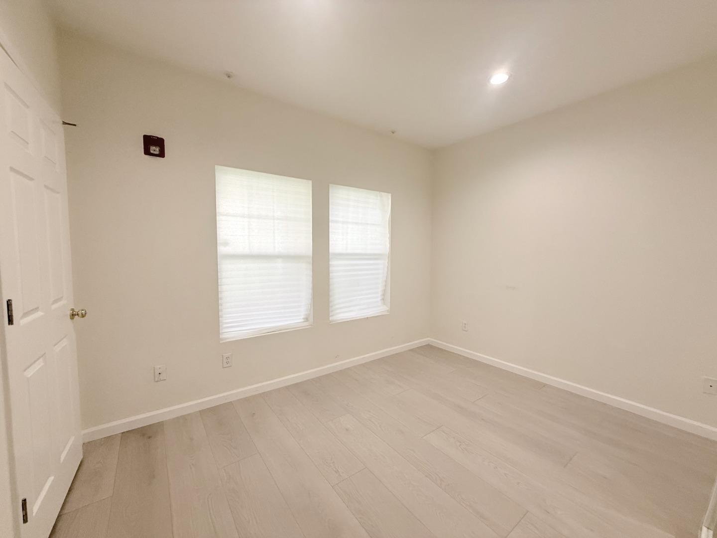 Detail Gallery Image 25 of 27 For 313 Crescent Ct, Brisbane,  CA 94005 - 2 Beds | 2 Baths