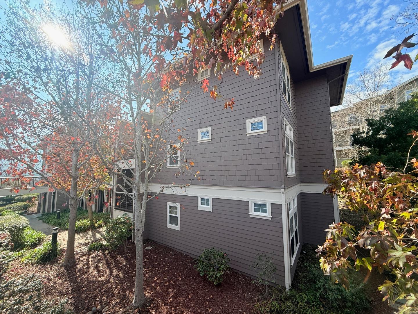 Detail Gallery Image 3 of 27 For 313 Crescent Ct, Brisbane,  CA 94005 - 2 Beds | 2 Baths