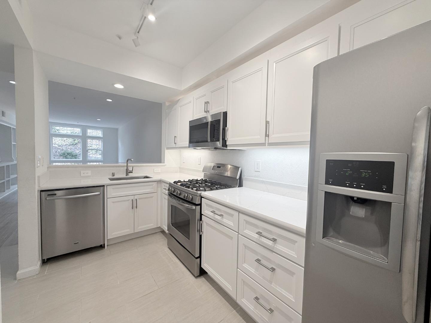 Detail Gallery Image 7 of 27 For 313 Crescent Ct, Brisbane,  CA 94005 - 2 Beds | 2 Baths