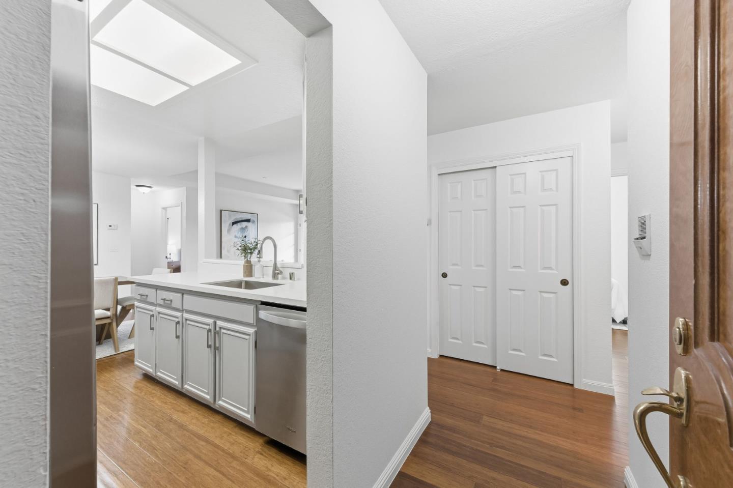 Detail Gallery Image 4 of 35 For 112 Madison Ave #109,  San Mateo,  CA 94402 - 2 Beds | 2 Baths