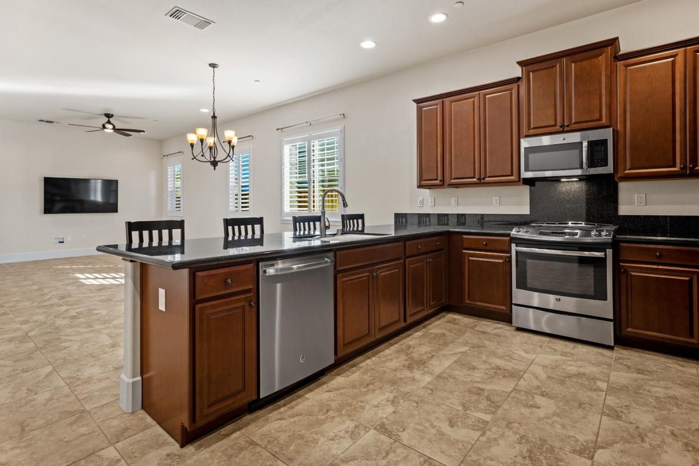 Detail Gallery Image 10 of 33 For 13102 Chamberlain Ave, Marina,  CA 93933 - 3 Beds | 2 Baths