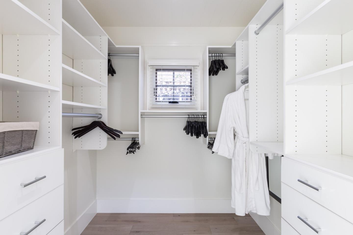 Detail Gallery Image 15 of 21 For 26334 River Park Pl, Carmel,  CA 93923 - 3 Beds | 3 Baths