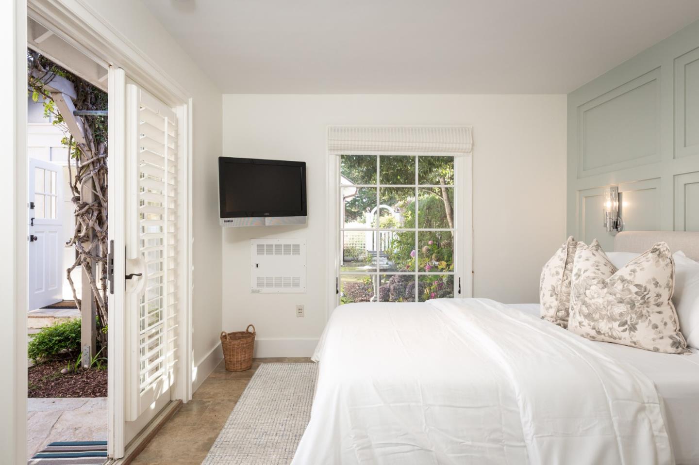 Detail Gallery Image 17 of 21 For 26334 River Park Pl, Carmel,  CA 93923 - 3 Beds | 3 Baths