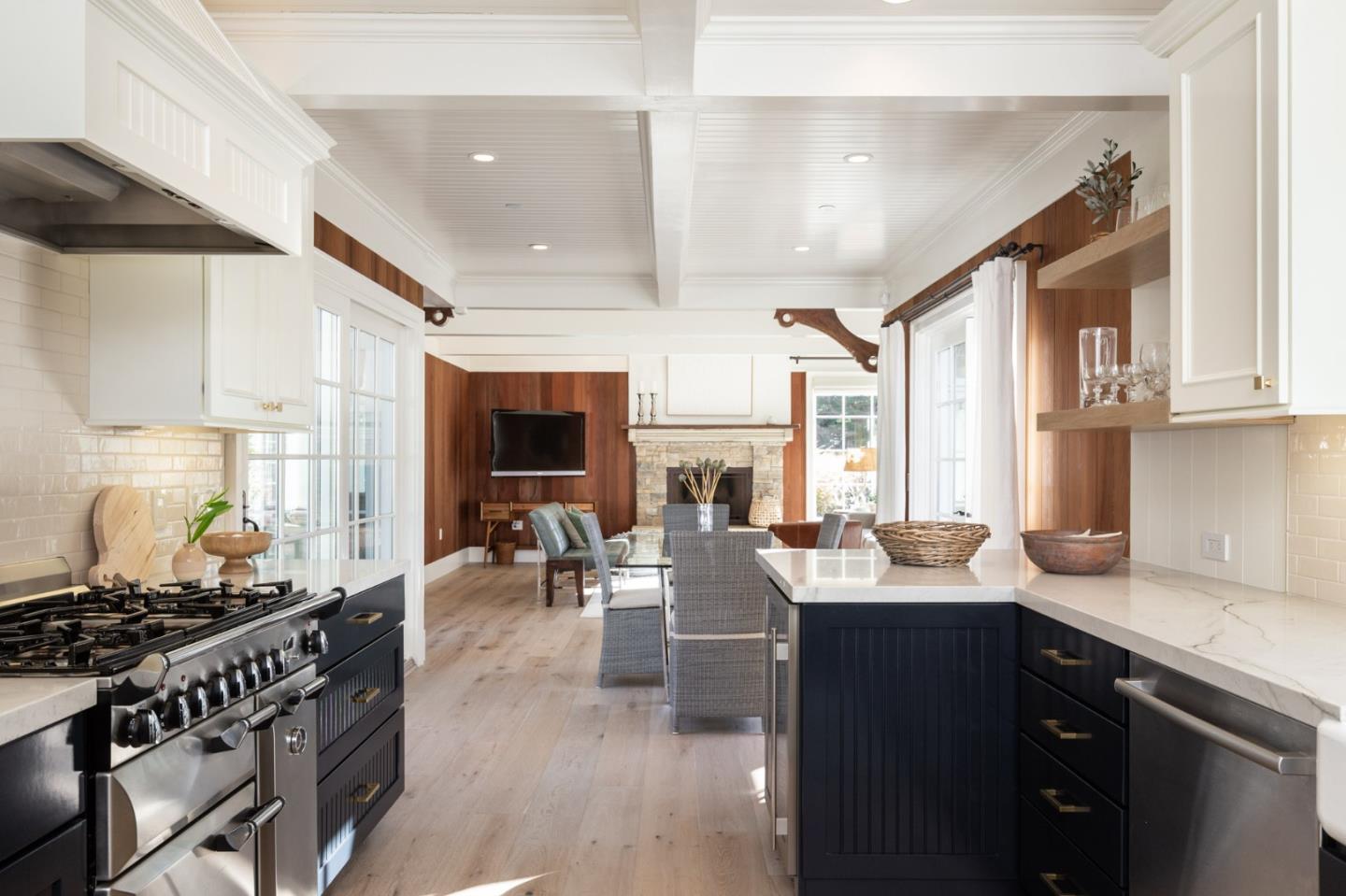 Detail Gallery Image 8 of 21 For 26334 River Park Pl, Carmel,  CA 93923 - 3 Beds | 3 Baths