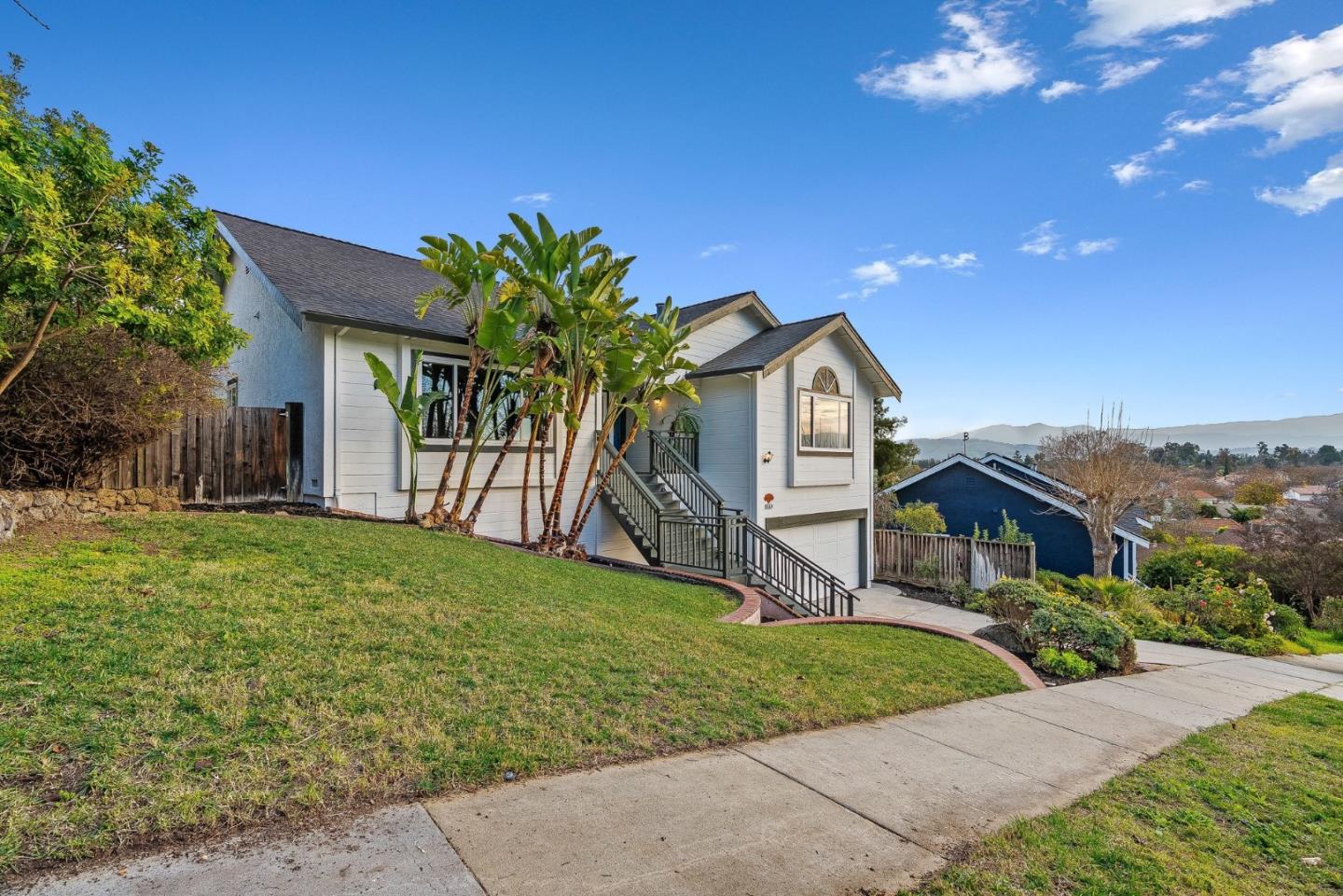 Detail Gallery Image 12 of 42 For 156 Knightshaven Way, San Jose,  CA 95111 - 4 Beds | 3 Baths