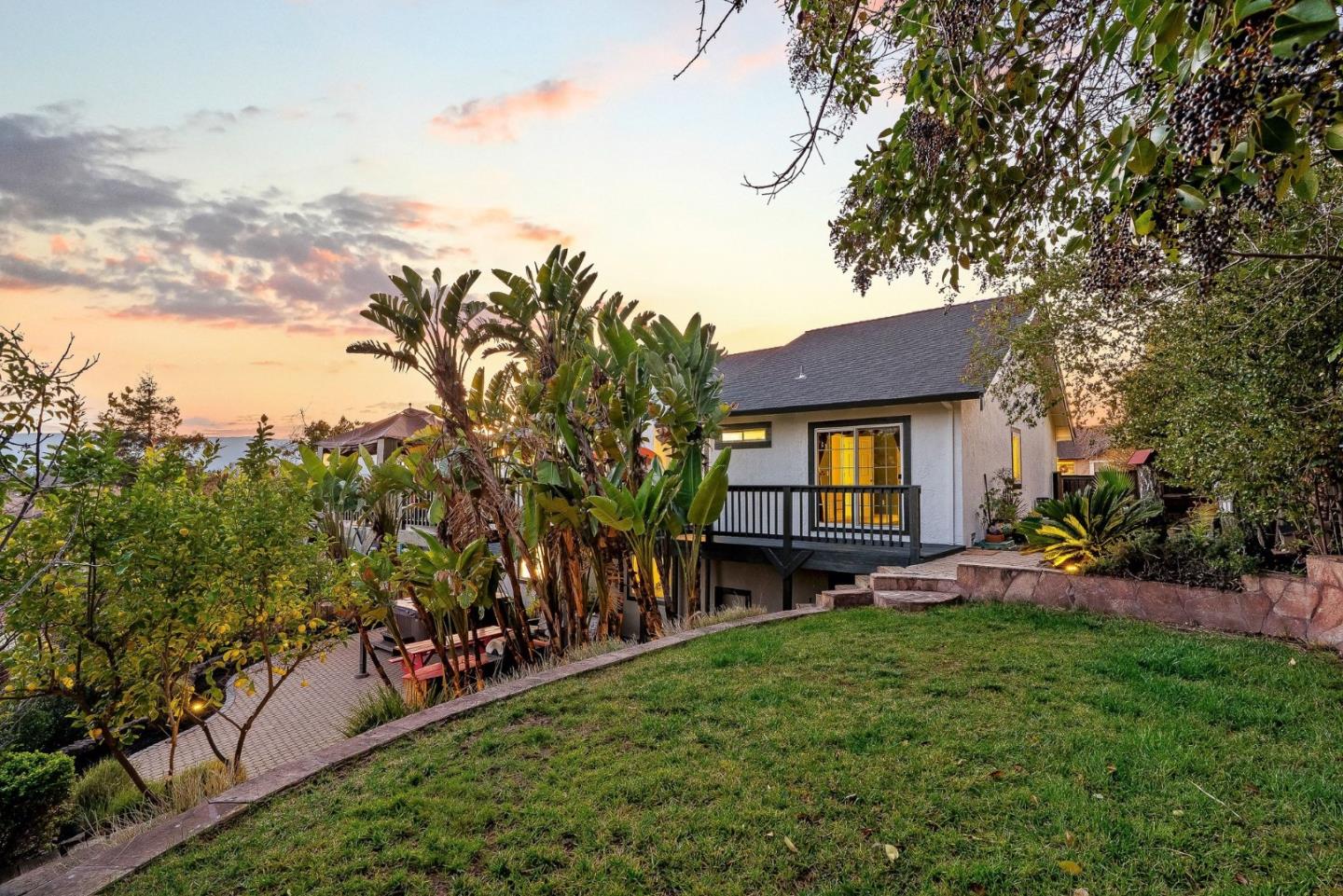 Detail Gallery Image 13 of 42 For 156 Knightshaven Way, San Jose,  CA 95111 - 4 Beds | 3 Baths