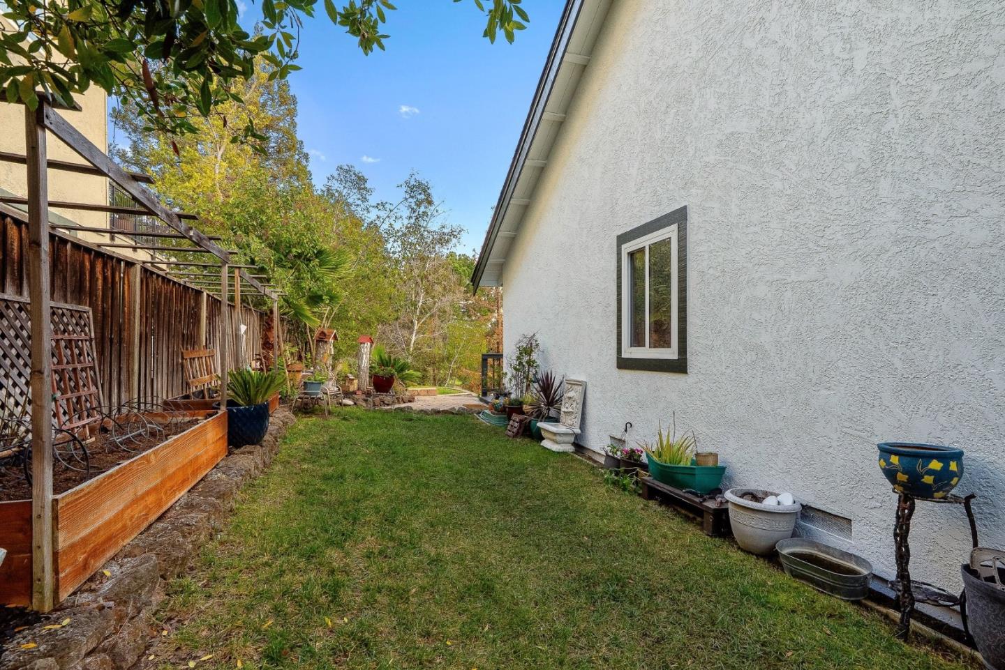 Detail Gallery Image 18 of 42 For 156 Knightshaven Way, San Jose,  CA 95111 - 4 Beds | 3 Baths