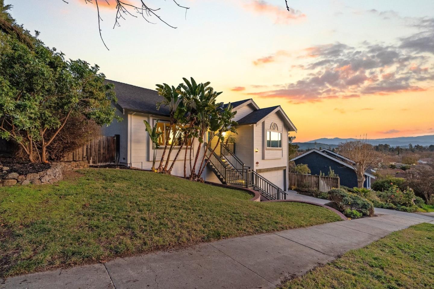 Detail Gallery Image 2 of 42 For 156 Knightshaven Way, San Jose,  CA 95111 - 4 Beds | 3 Baths