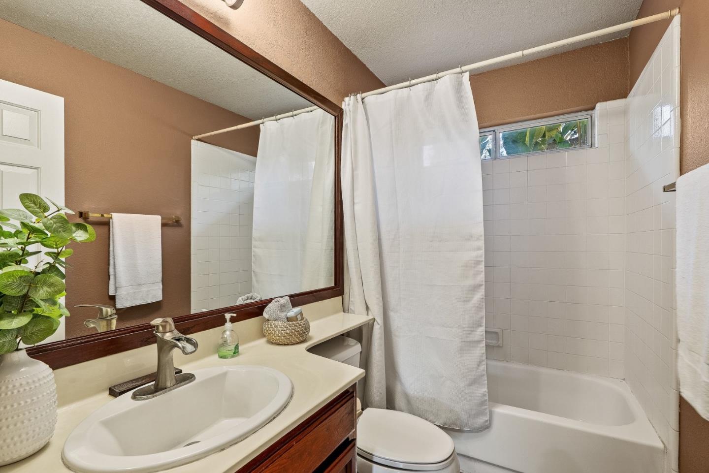 Detail Gallery Image 37 of 42 For 156 Knightshaven Way, San Jose,  CA 95111 - 4 Beds | 3 Baths