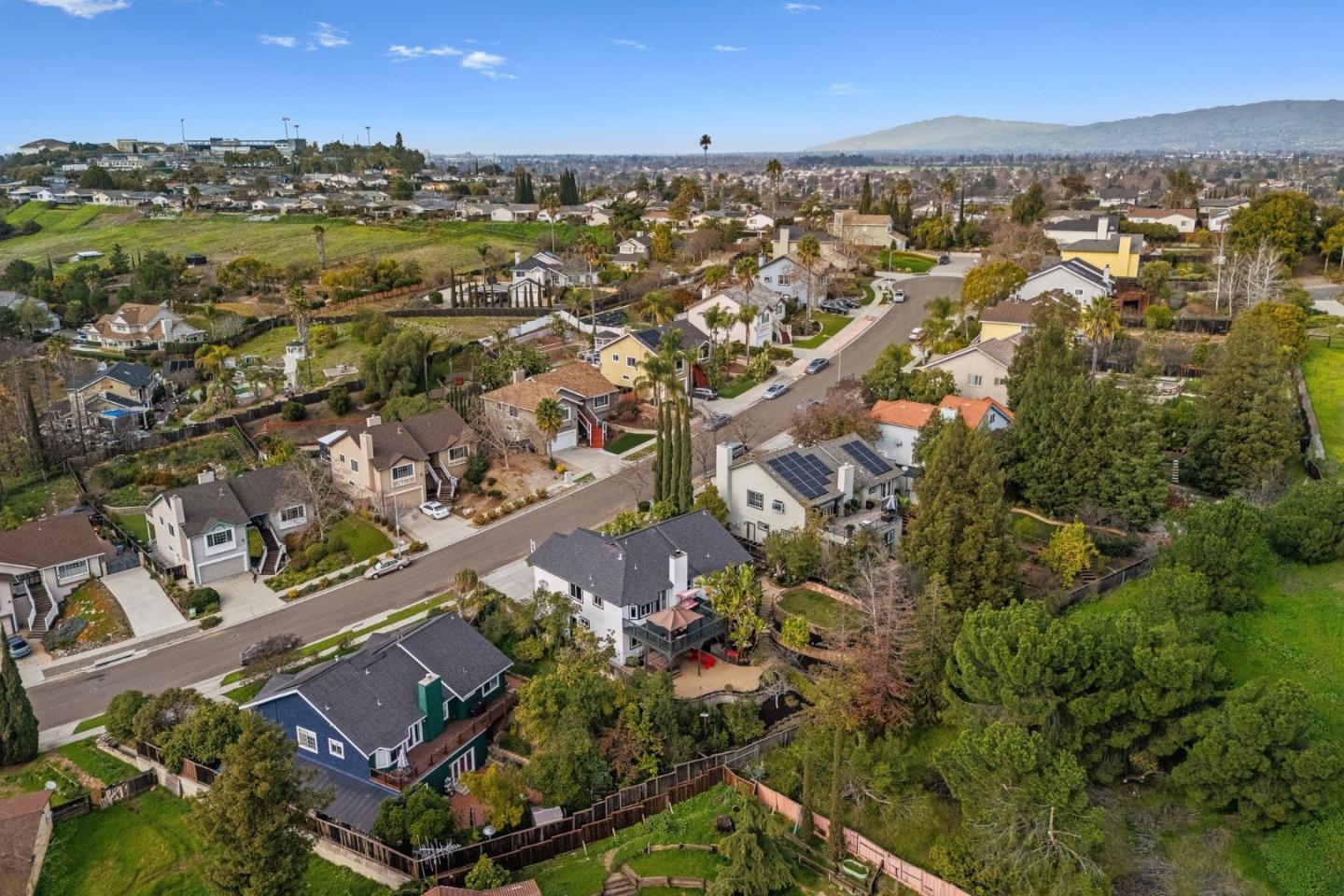 Detail Gallery Image 6 of 42 For 156 Knightshaven Way, San Jose,  CA 95111 - 4 Beds | 3 Baths