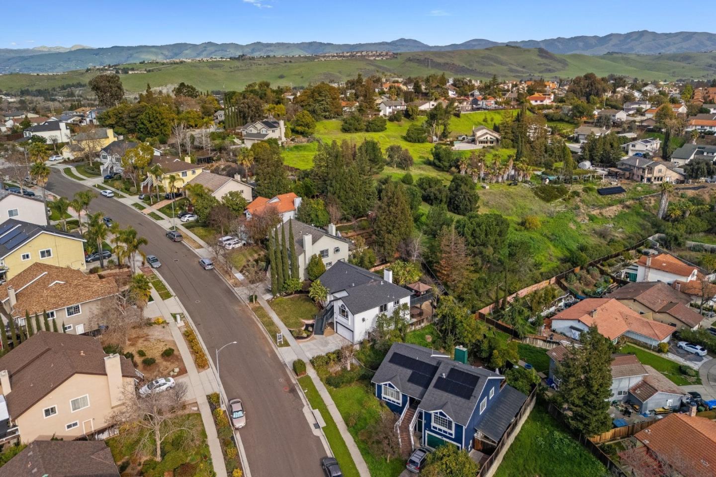 Detail Gallery Image 7 of 42 For 156 Knightshaven Way, San Jose,  CA 95111 - 4 Beds | 3 Baths