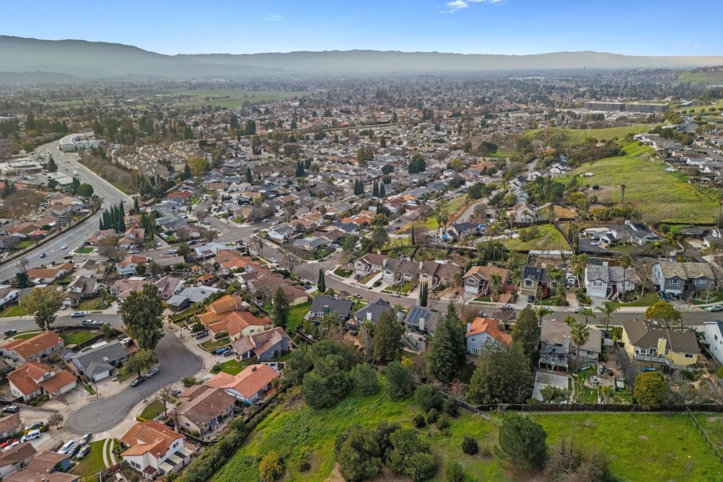 Detail Gallery Image 8 of 42 For 156 Knightshaven Way, San Jose,  CA 95111 - 4 Beds | 3 Baths