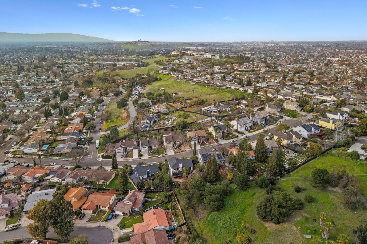 Detail Gallery Image 9 of 42 For 156 Knightshaven Way, San Jose,  CA 95111 - 4 Beds | 3 Baths