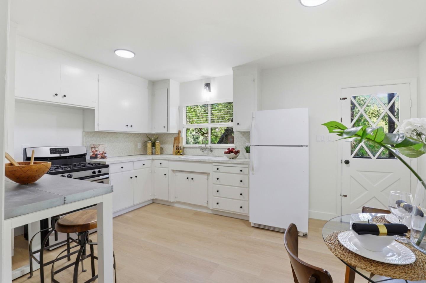 Detail Gallery Image 4 of 29 For 21430 Bertram Rd, San Jose,  CA 95120 - 2 Beds | 1 Baths