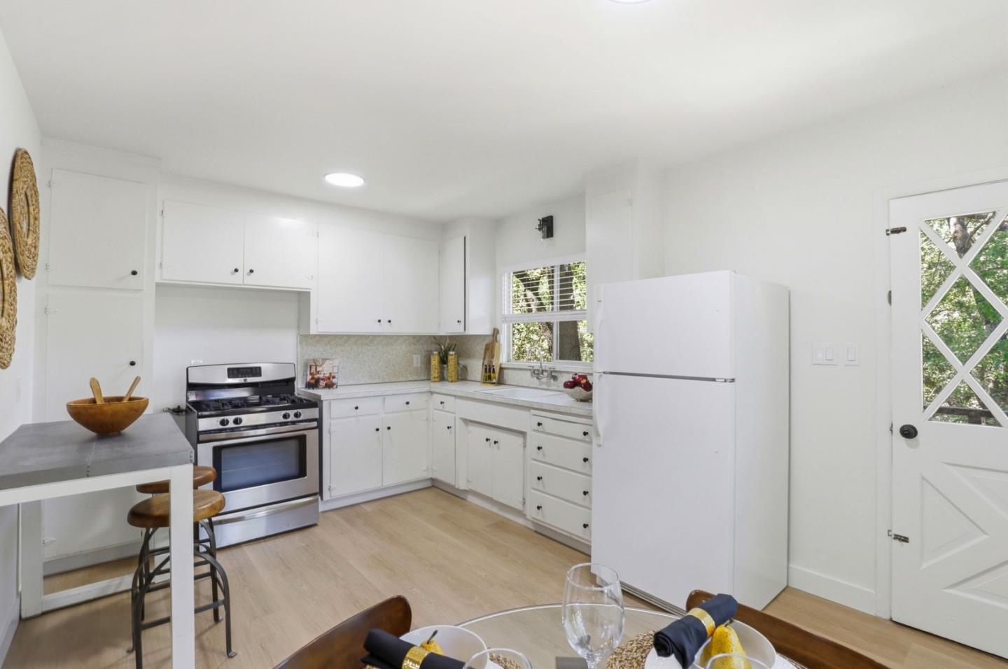 Detail Gallery Image 6 of 29 For 21430 Bertram Rd, San Jose,  CA 95120 - 2 Beds | 1 Baths