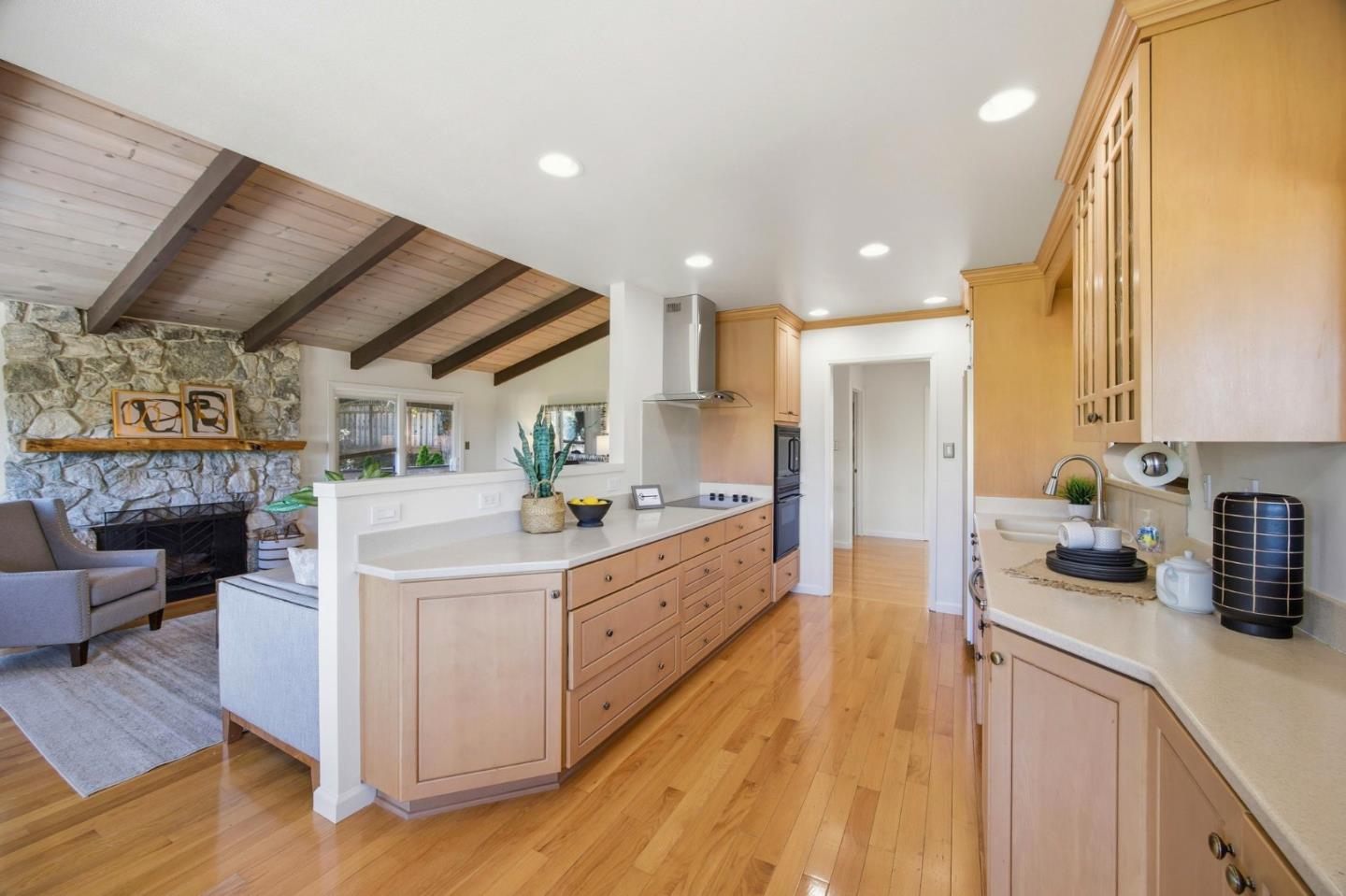 Detail Gallery Image 10 of 36 For 135 Dolton Ave, San Carlos,  CA 94070 - 4 Beds | 4 Baths