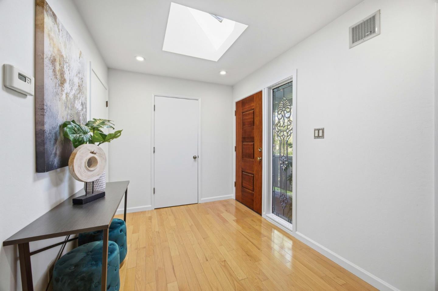 Detail Gallery Image 4 of 36 For 135 Dolton Ave, San Carlos,  CA 94070 - 4 Beds | 4 Baths