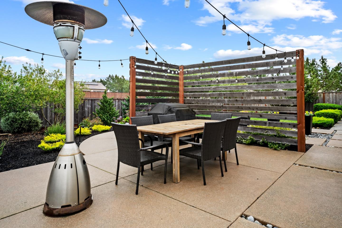 Detail Gallery Image 16 of 34 For 3019 Bluffs Dr, Marina,  CA 93933 - 4 Beds | 2/1 Baths