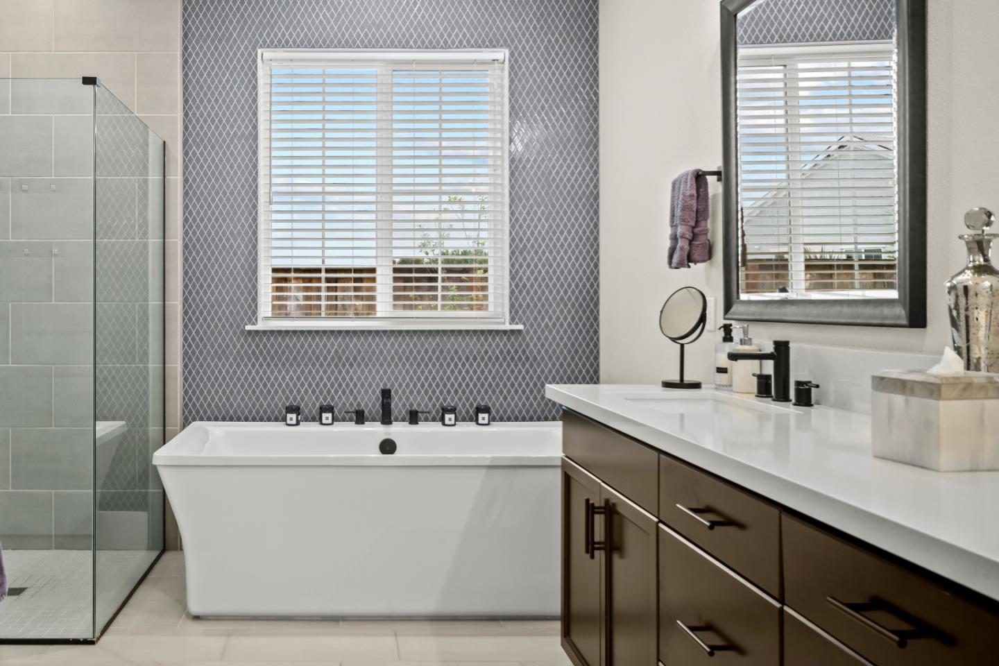 Detail Gallery Image 21 of 34 For 3019 Bluffs Dr, Marina,  CA 93933 - 4 Beds | 2/1 Baths