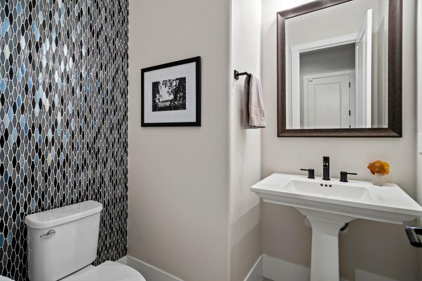 Detail Gallery Image 31 of 34 For 3019 Bluffs Dr, Marina,  CA 93933 - 4 Beds | 2/1 Baths