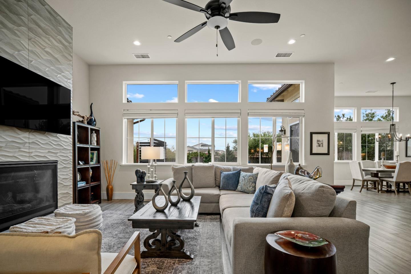 Detail Gallery Image 6 of 34 For 3019 Bluffs Dr, Marina,  CA 93933 - 4 Beds | 2/1 Baths