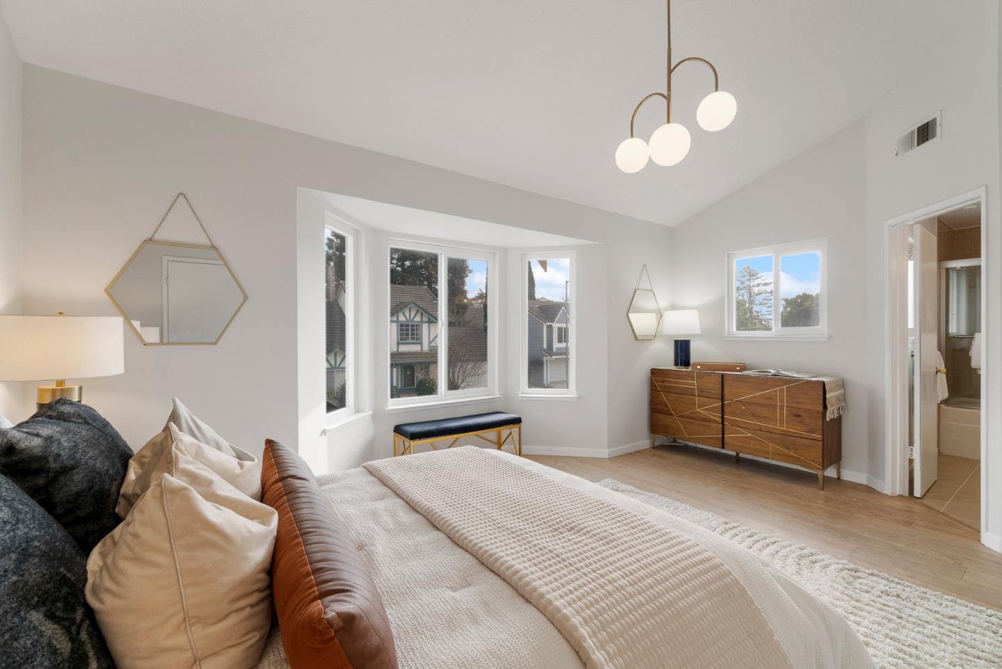 Detail Gallery Image 11 of 28 For 357 Sunnyslope Dr, Fremont,  CA 94536 - 3 Beds | 2/1 Baths