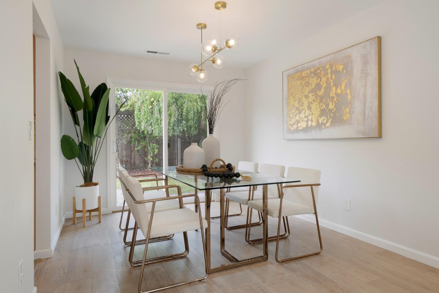 Detail Gallery Image 4 of 28 For 357 Sunnyslope Dr, Fremont,  CA 94536 - 3 Beds | 2/1 Baths