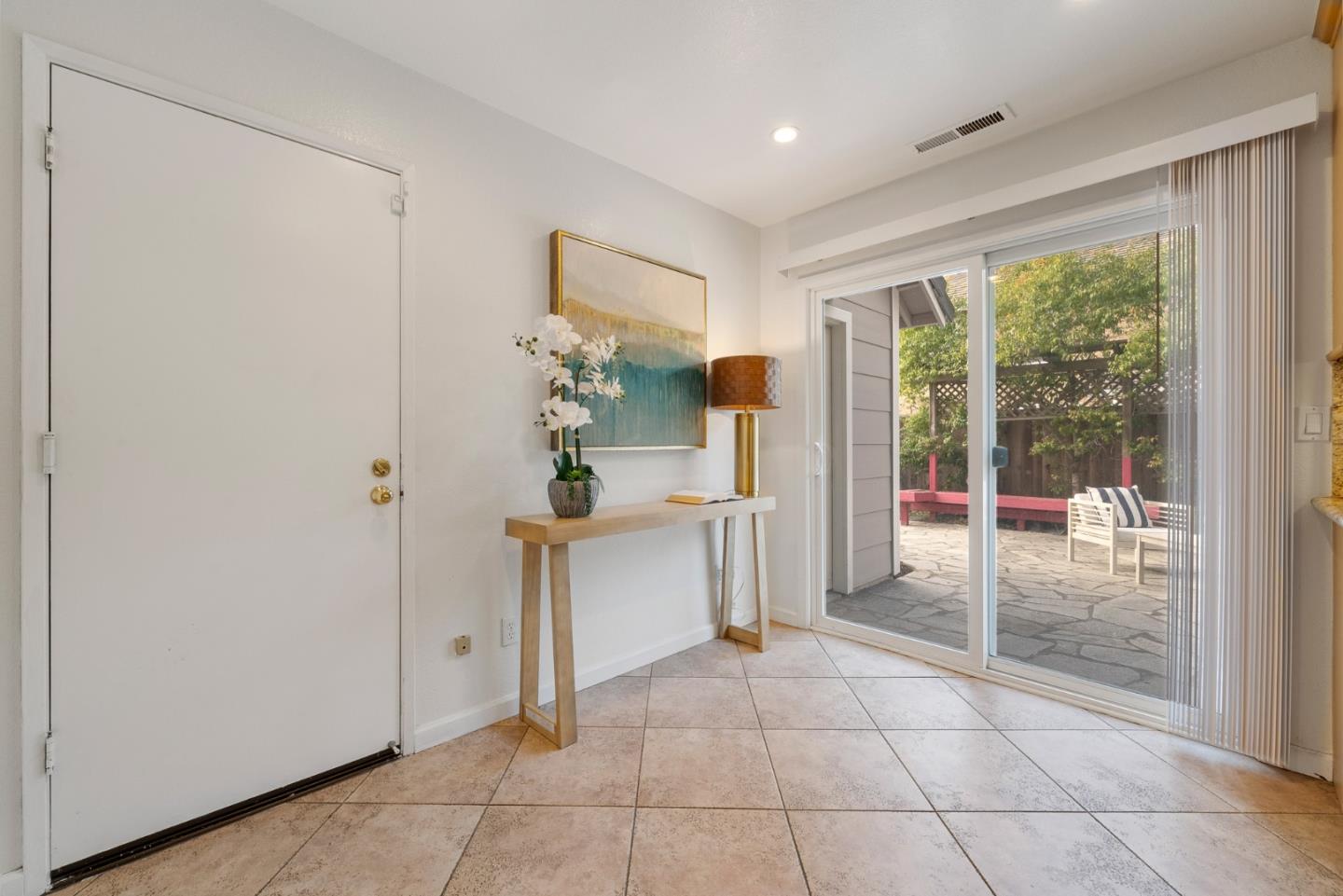 Detail Gallery Image 6 of 28 For 357 Sunnyslope Dr, Fremont,  CA 94536 - 3 Beds | 2/1 Baths