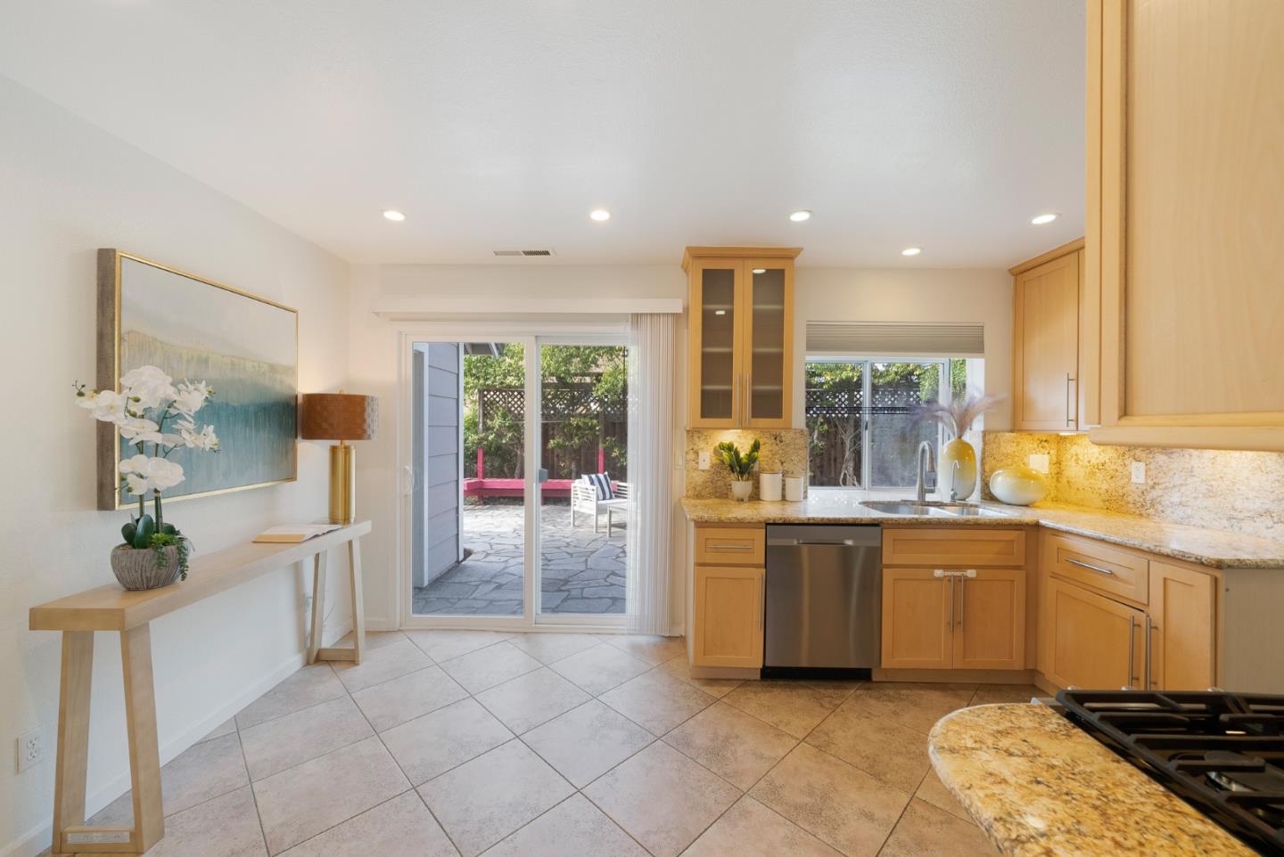 Detail Gallery Image 8 of 28 For 357 Sunnyslope Dr, Fremont,  CA 94536 - 3 Beds | 2/1 Baths