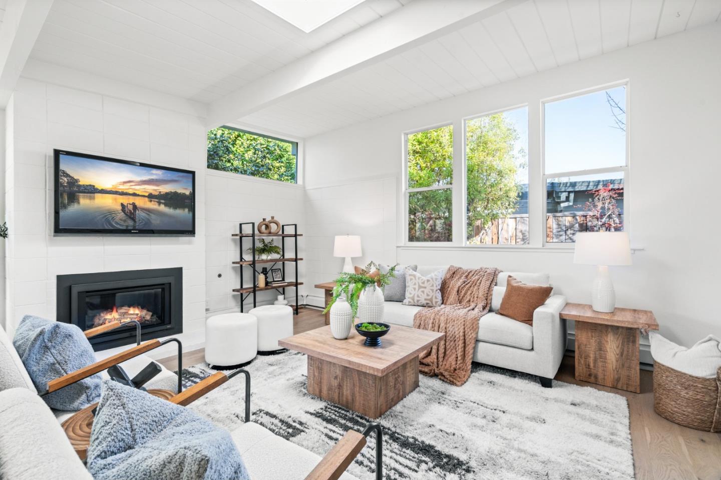 Detail Gallery Image 12 of 75 For 3773 Redwood Cir, Palo Alto,  CA 94306 - 3 Beds | 2 Baths