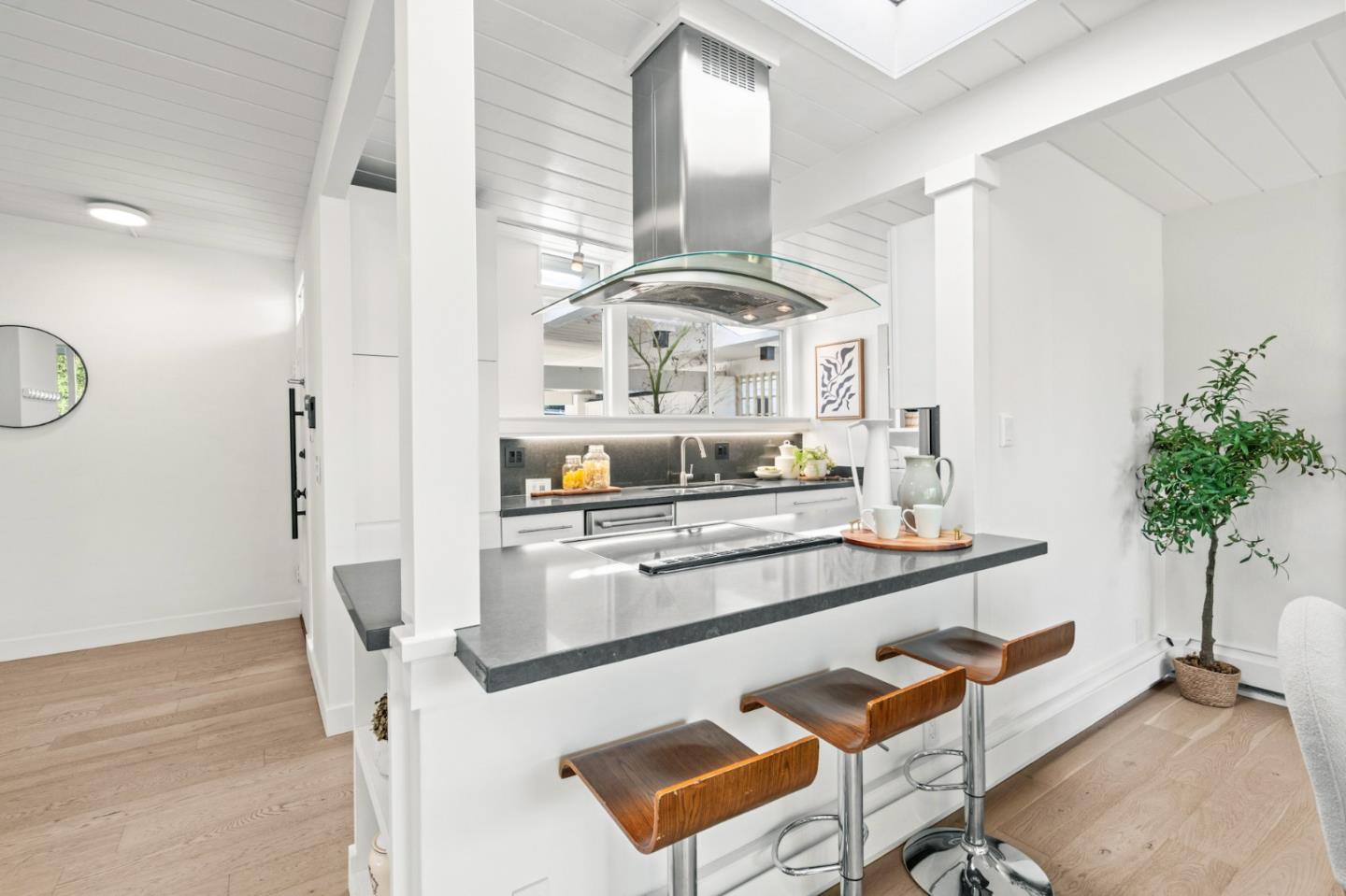 Detail Gallery Image 14 of 75 For 3773 Redwood Cir, Palo Alto,  CA 94306 - 3 Beds | 2 Baths